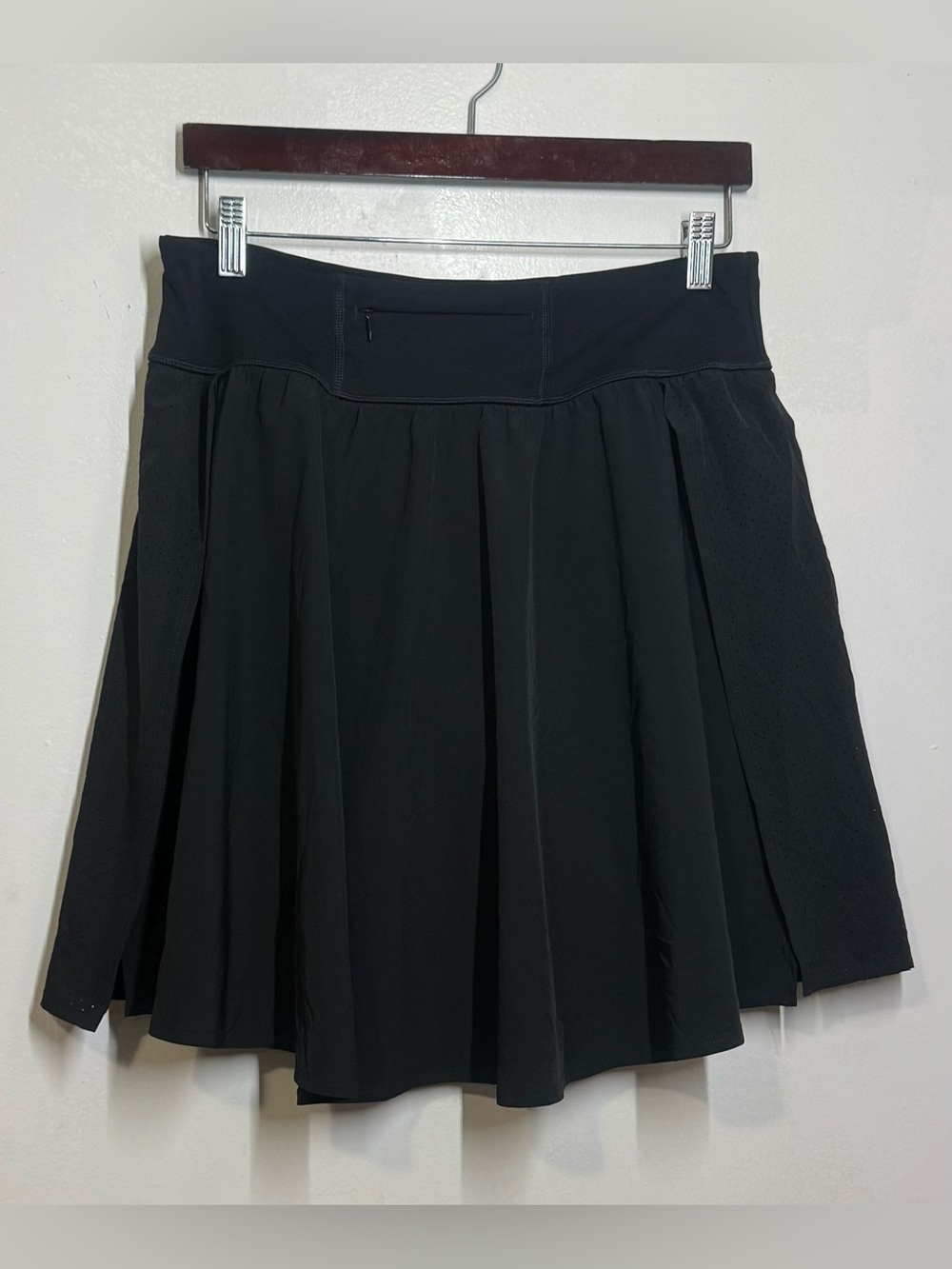 SPANX Get Moving Active Skort - Picture 2 of 6